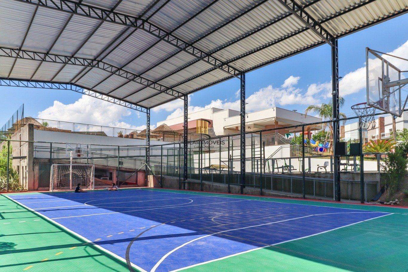 Casa em Condomínio com 3 Dormitórios e Energia Solar na Lomba do Pinheiro