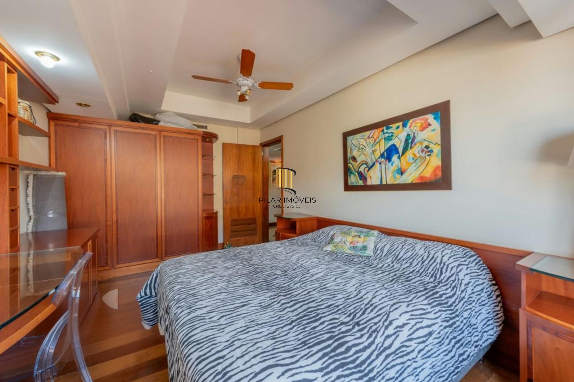Apartamento de 4 dormitórios, 2 suítes, 2 vagas e elevador na Castro Alves.
