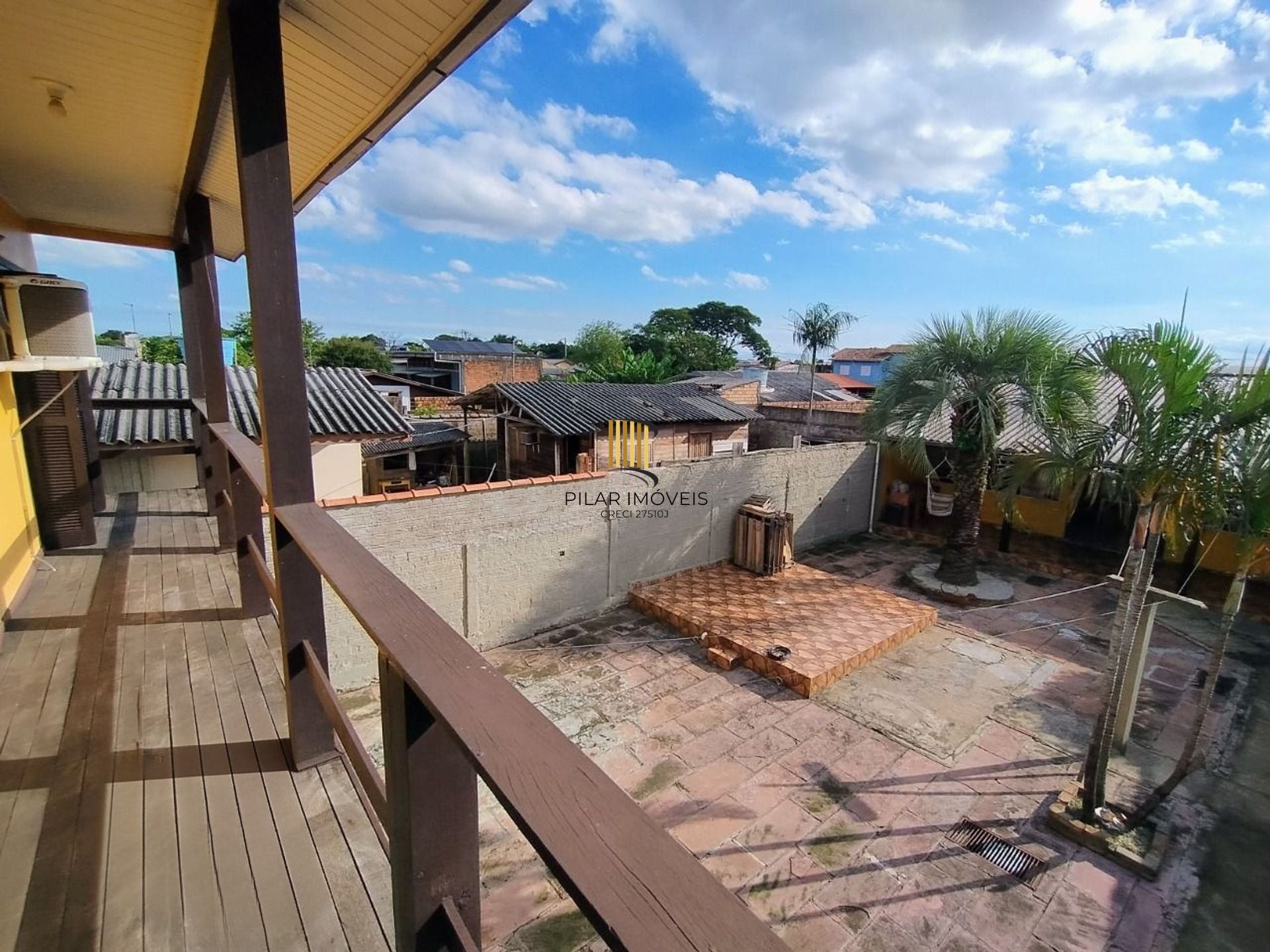 Casa de 4 dormitórios e 4 vagas de garagem em Canoas.