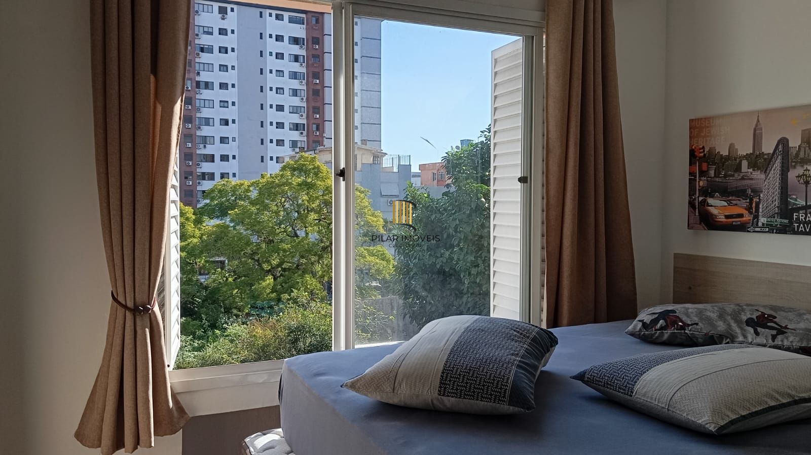 Apartamento térreo com 3 dormitórios e 2 vagas no Bairro Cristo Redentor