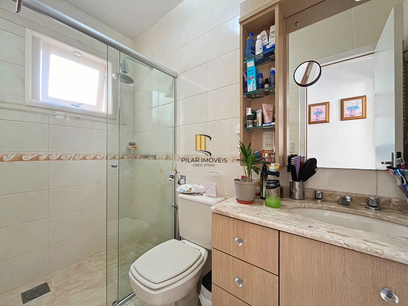 Casa com 3 quartos e 2 vagas em condomínio fechado no bairro Tristeza