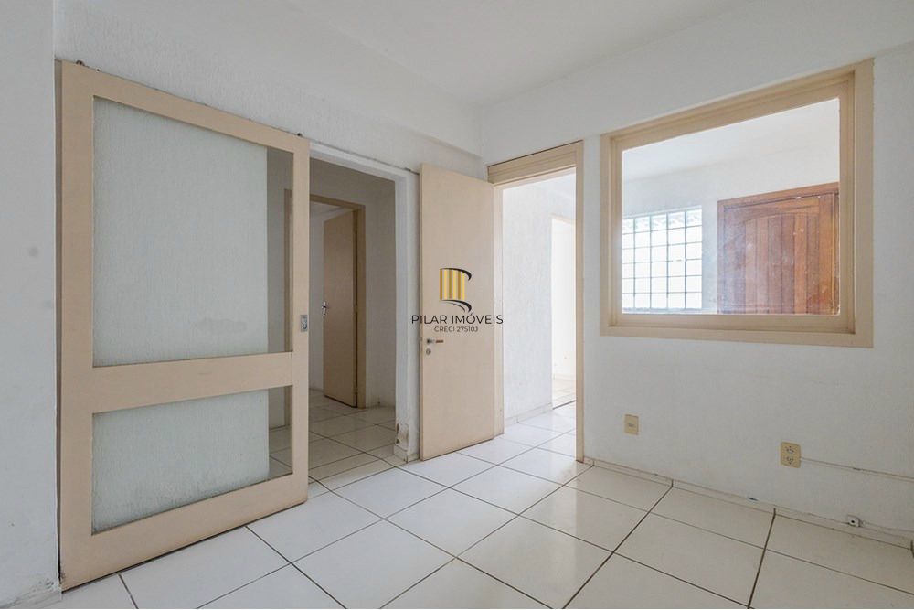 Casa com 4 quartos, 7 vagas e pátio no Bairro Higienópolis