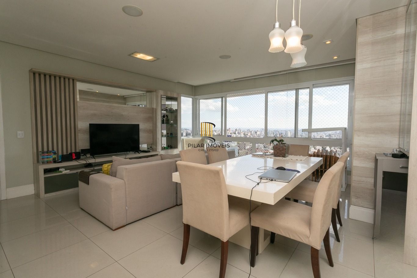 Apartamento com 3 quartos(1 suíte) e 2 vagas de garagem no Bairro Petrópolis