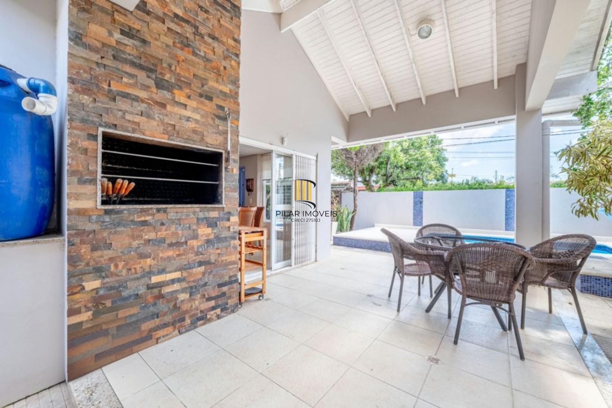 Casa 3 Dormitórios com Suíte e Piscina no Teresópolis