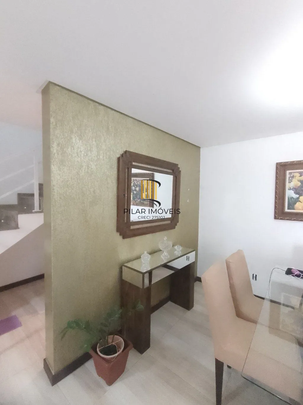 Casa de 5 dormitórios, piscina e 4 vagas de garagem em Canoas.