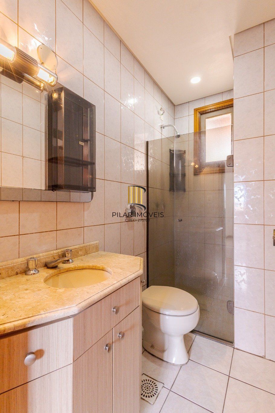 Cobertura com 4 quartos, 1 suíte e 2 vagas no bairro Passo da Areia.