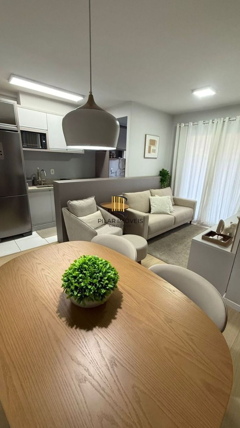 Apartamento de 2 dormitórios, elevador e 1 vaga de garagem em Canoas.