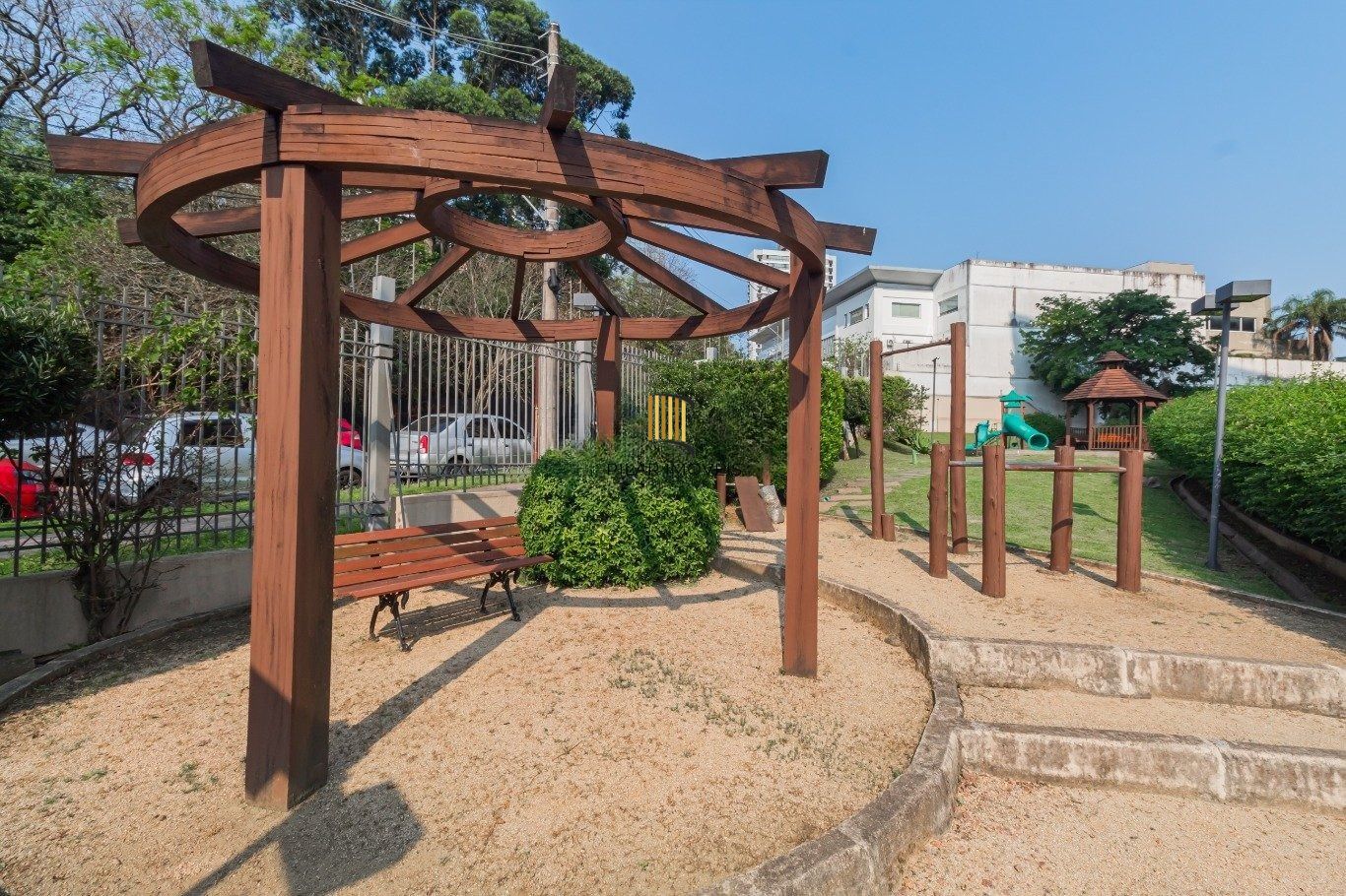 Apartamento com 3 quartos(1 suíte) e 2 vagas de garagem no Bairro Petrópolis