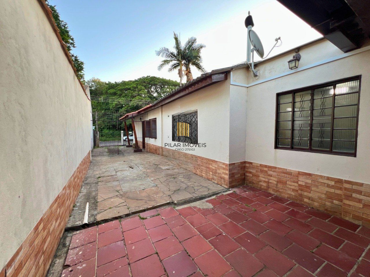 Casa de 3 dormitórios e 2 vagas de garagem em Canoas.