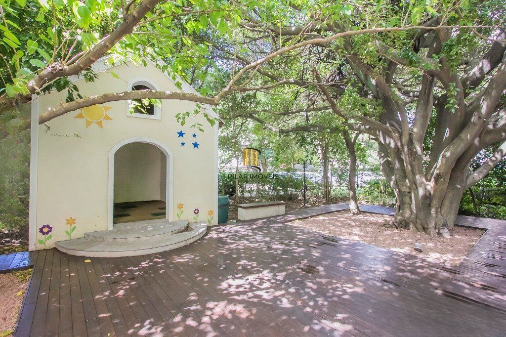 Apartamento com 3 dormitórios, 1 suíte, 1 vaga e elevador no Passo da Areia