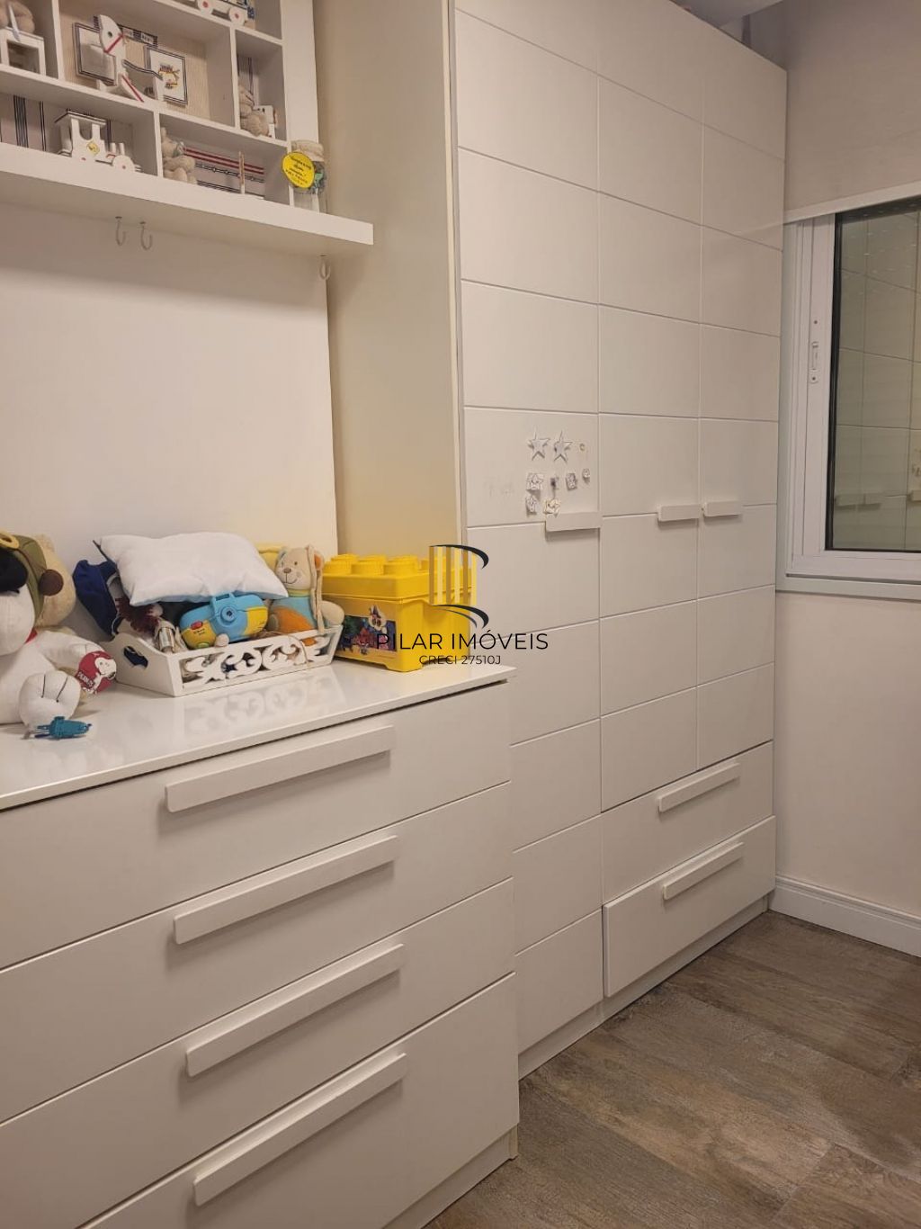 Apartamento com 4 dormitórios e 3 vagas de garagem no Bairro Petrópolis