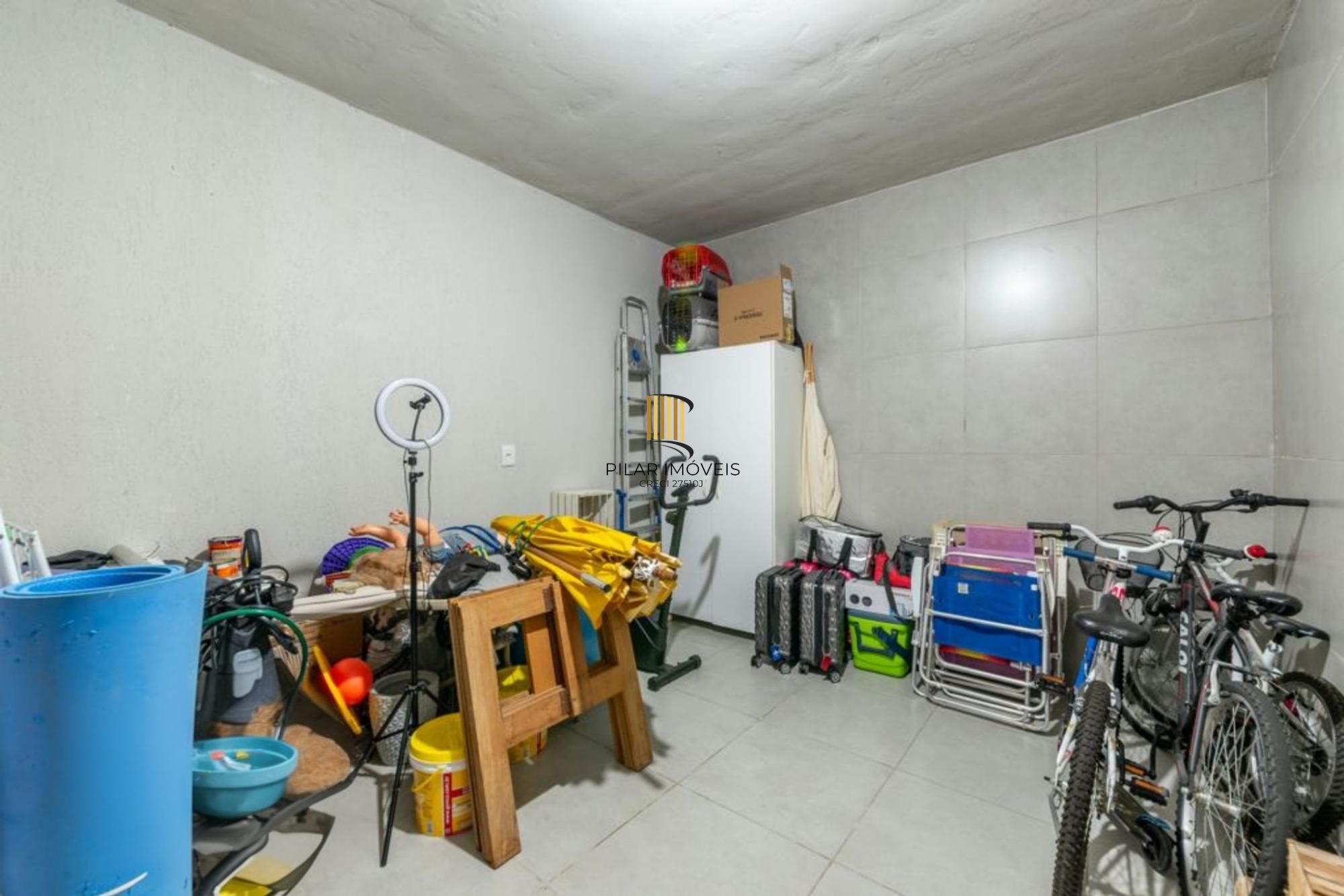 Casa em condomínio de 3 dormitórios,2 vagas e churrasqueira no bairro Agronomia