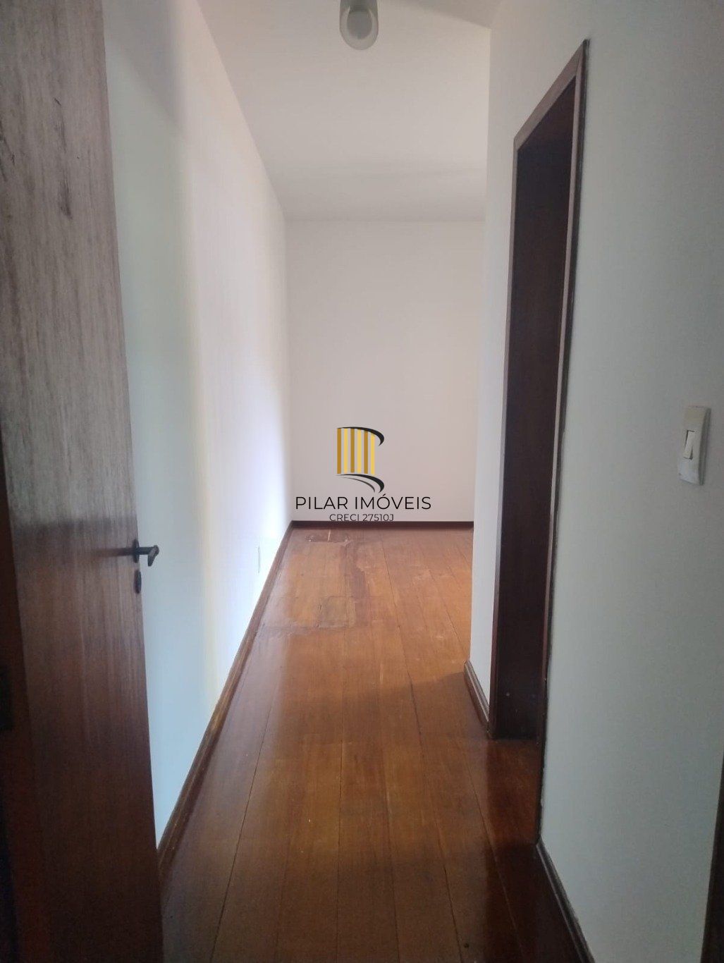 Casa 3 quartos, 4 vagas e churrasqueira no bairro Jardim São Pedro.