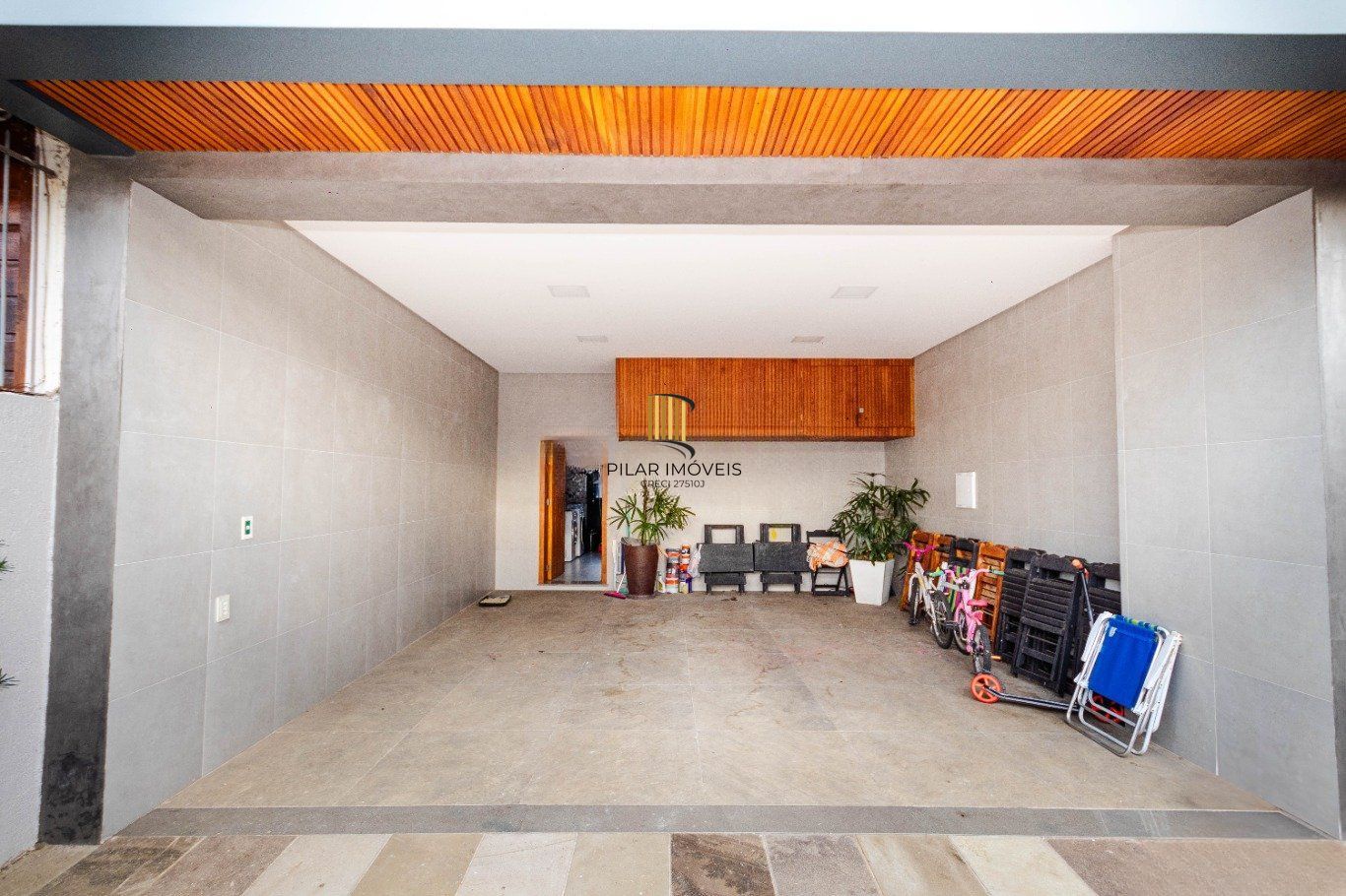 Casa com 4 quartos e 4 vagas  em Canoas.