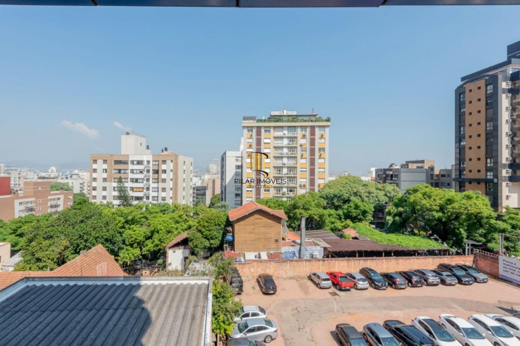 Apartamento de 4 dormitórios, 2 suítes, 2 vagas e elevador na Castro Alves.