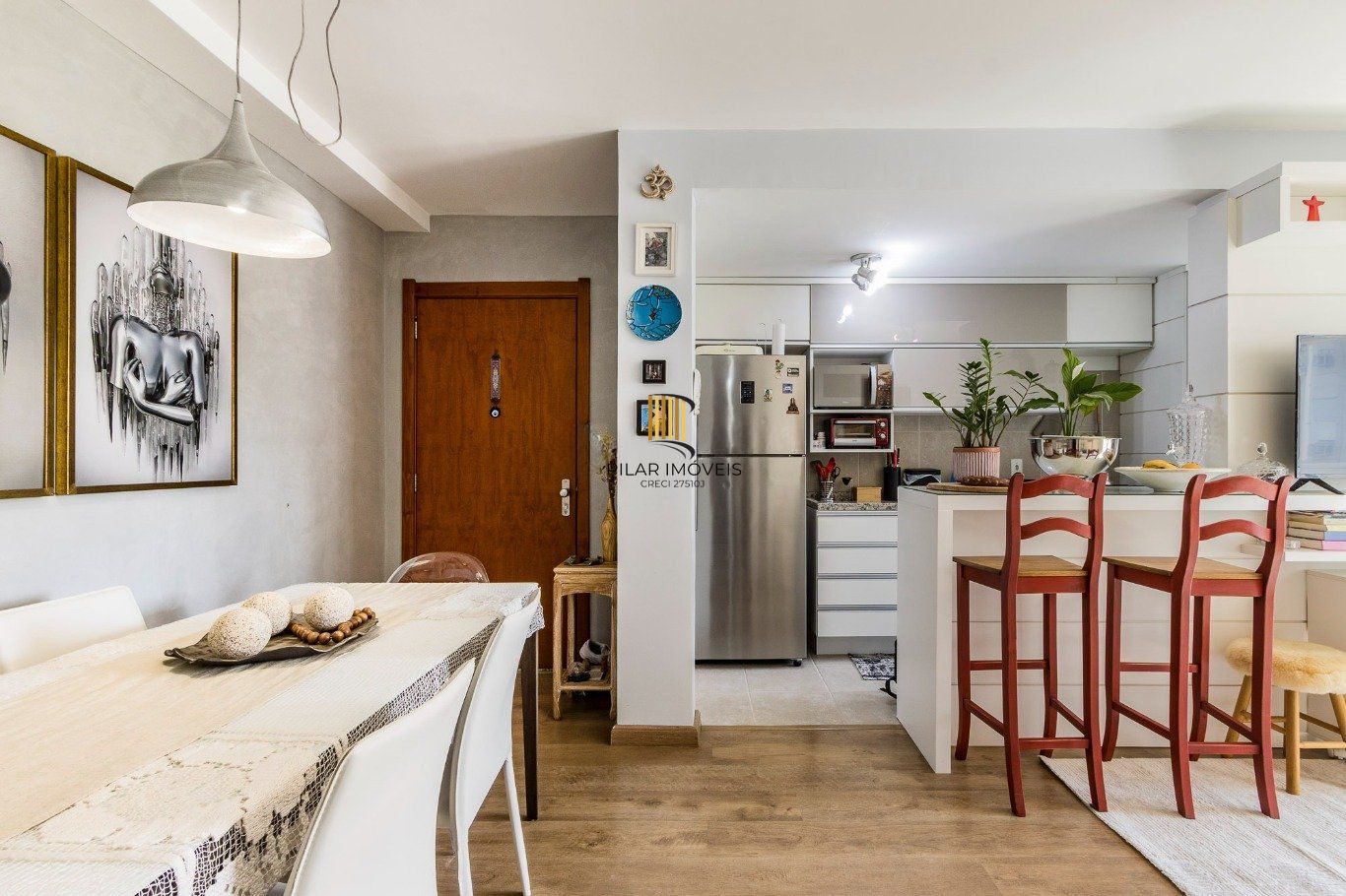 Apartamento 2 Dormitórios com Suíte, elevador e 2 Vagas no Alto Petrópolis