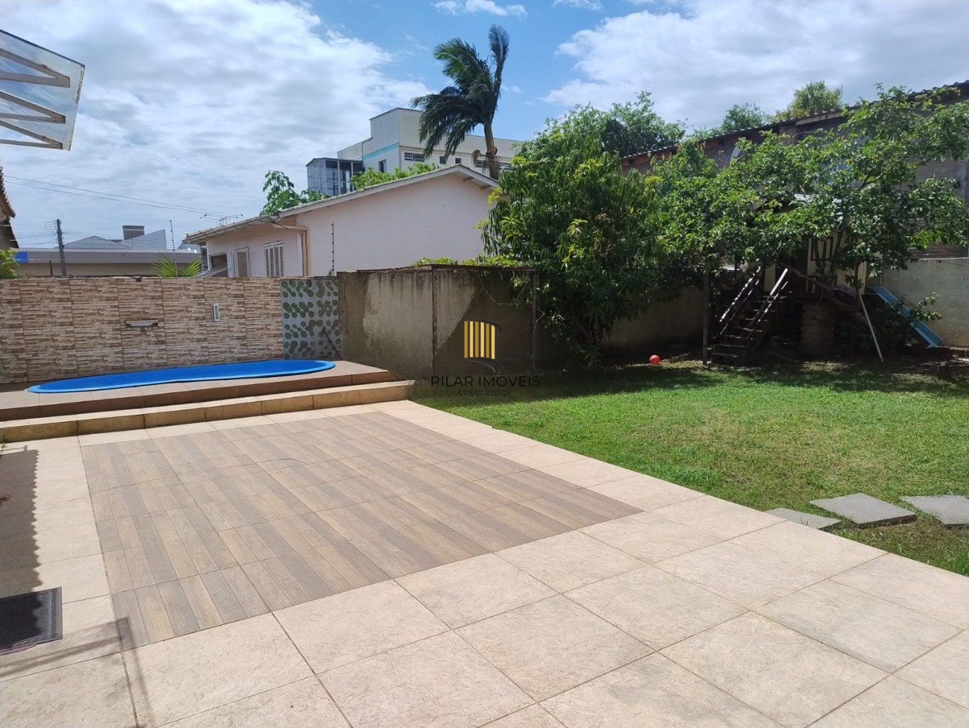 Casa com 3 dormitorios, 1 suíte e com 1 vaga de garagem coberta em Canoas.