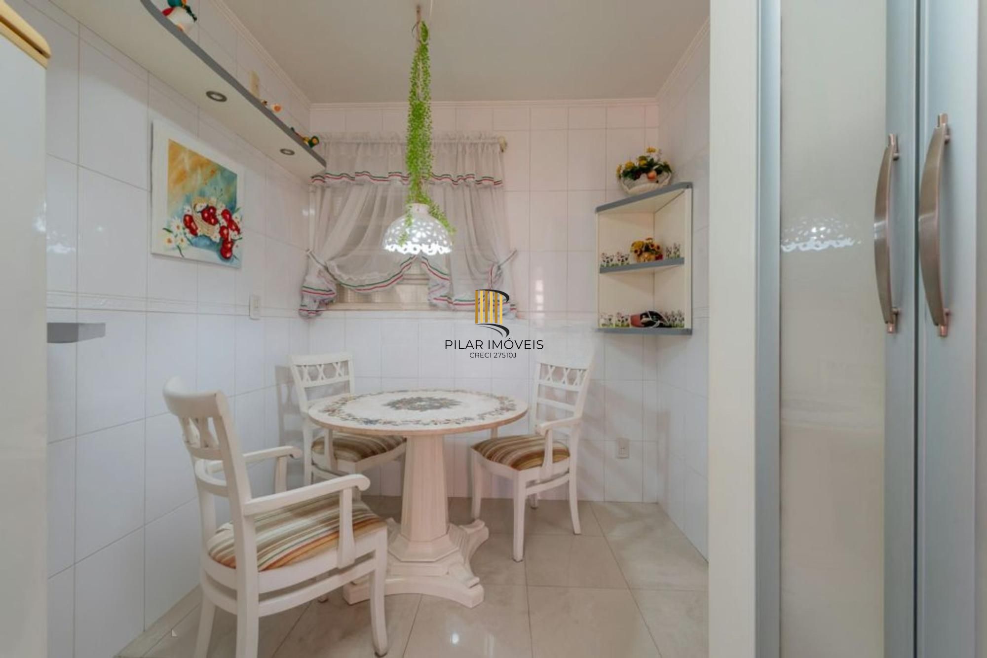 Casa com 3 dormitórios,1 suíte, 4 banheiros e 4 vagas, 203m² no Jardim Itu.