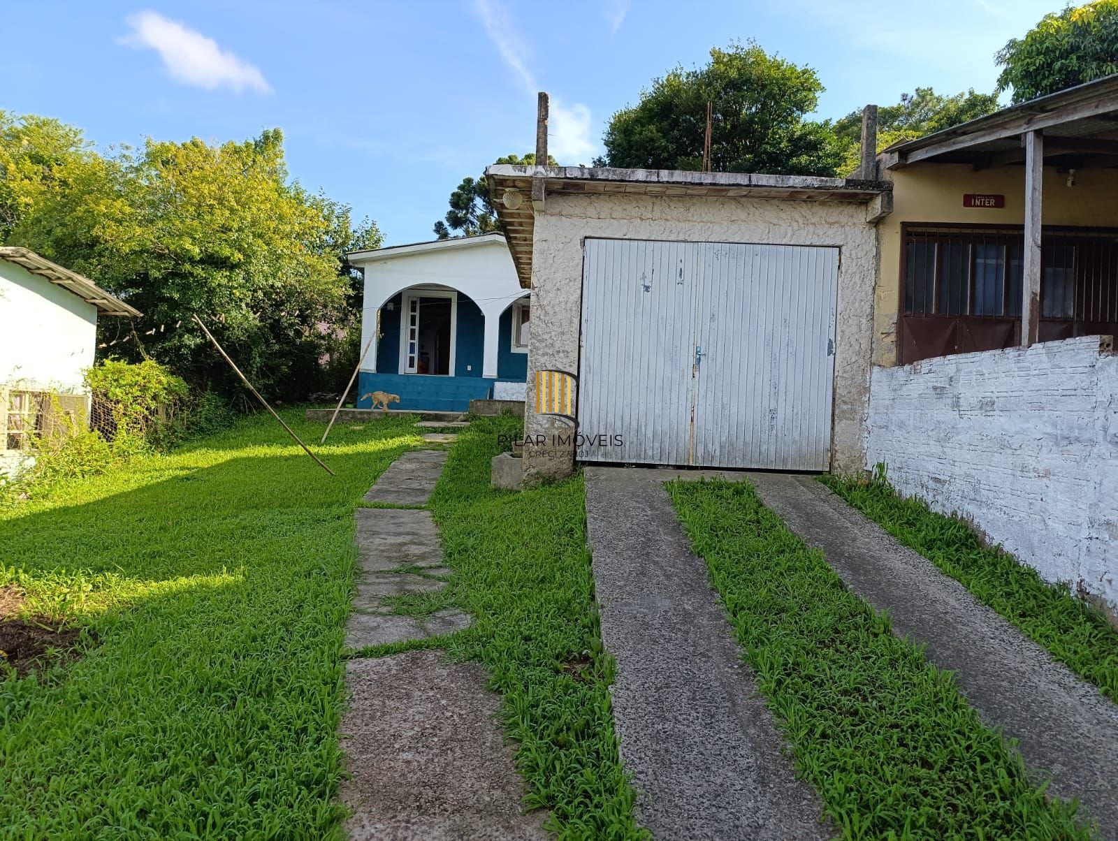 Casa de 2 quartos , pátio, 1 vaga no bairro Lomba do Pinheiro