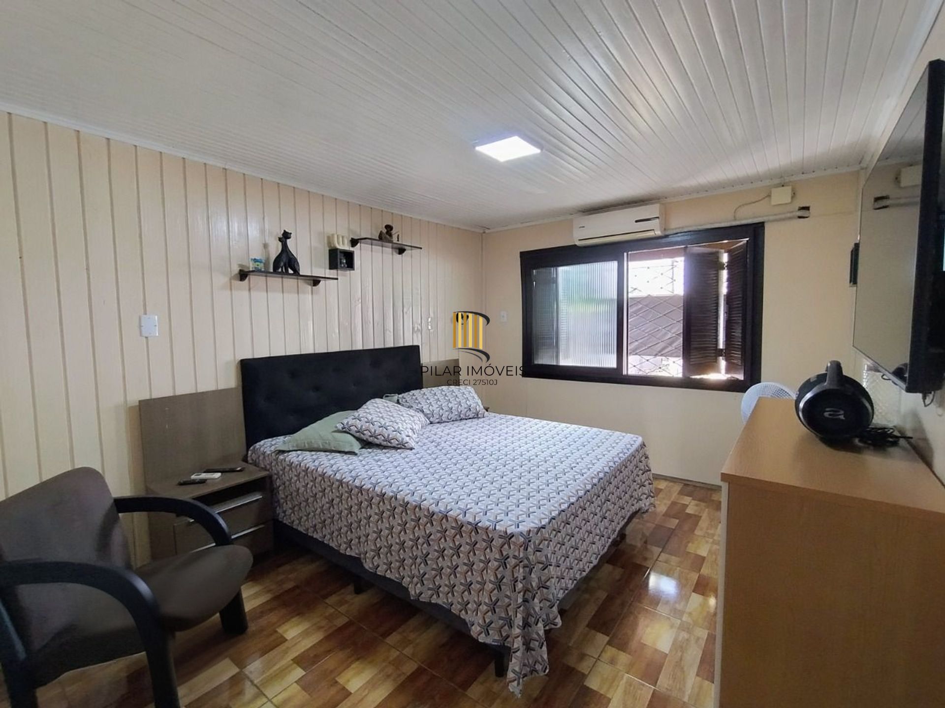 Casa de 4 dormitórios e 4 vagas de garagem em Canoas.