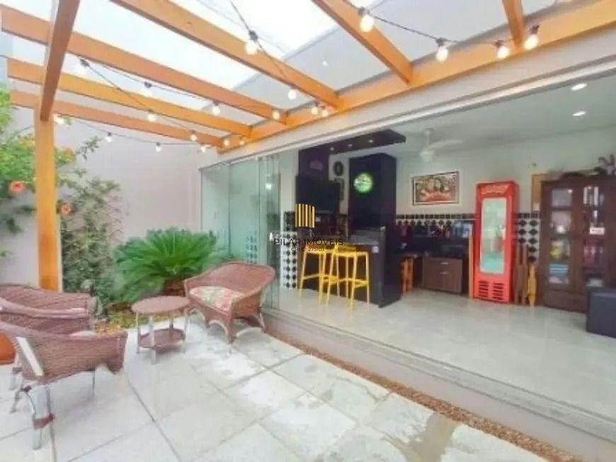 Casa 3 dormitórios no bairro Mário Quintana