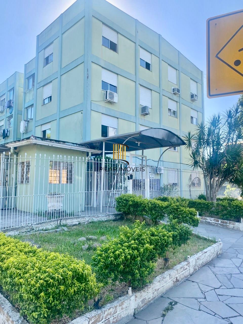Apartamento de 2 dormitórios Segundo andar Bairro Camaqua em Porto Alegre