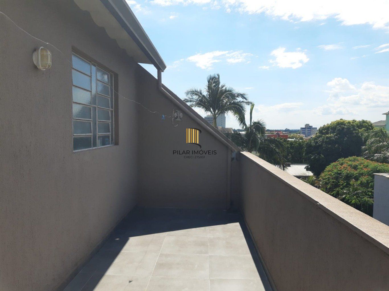 Apartamento Duplex de 2 dormitórios,  1 vaga de garagem em Cachoeirinha.