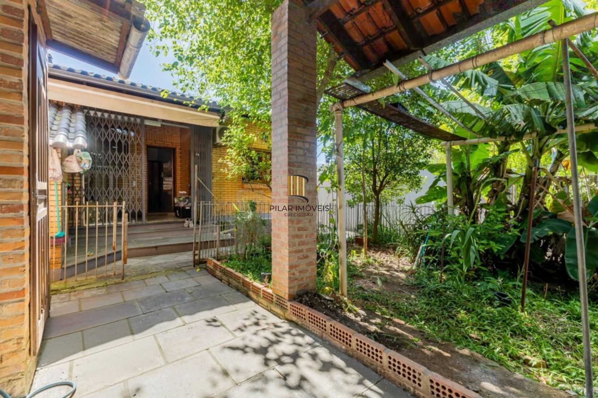 Casa com 1.640,00m², 3 dormitórios, 4 vagas à venda Rua Marista.