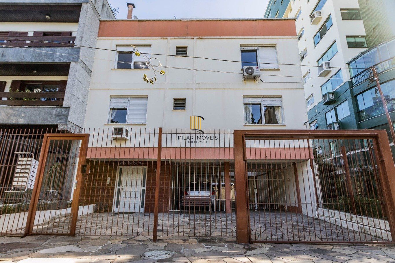 Apartamento 2 quartos, 1º andar, sol da manhã, vaga coberta