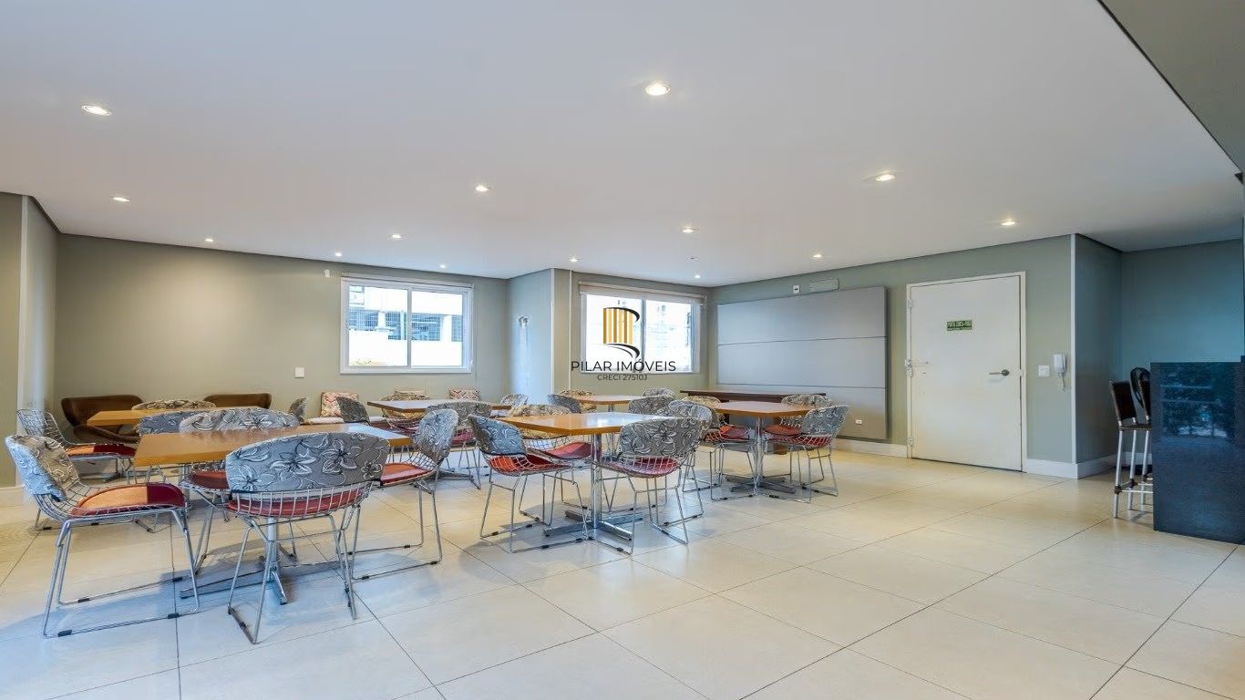 Apartamento de 2 quartos, elevador e 1 vaga de garagem em Canoas.
