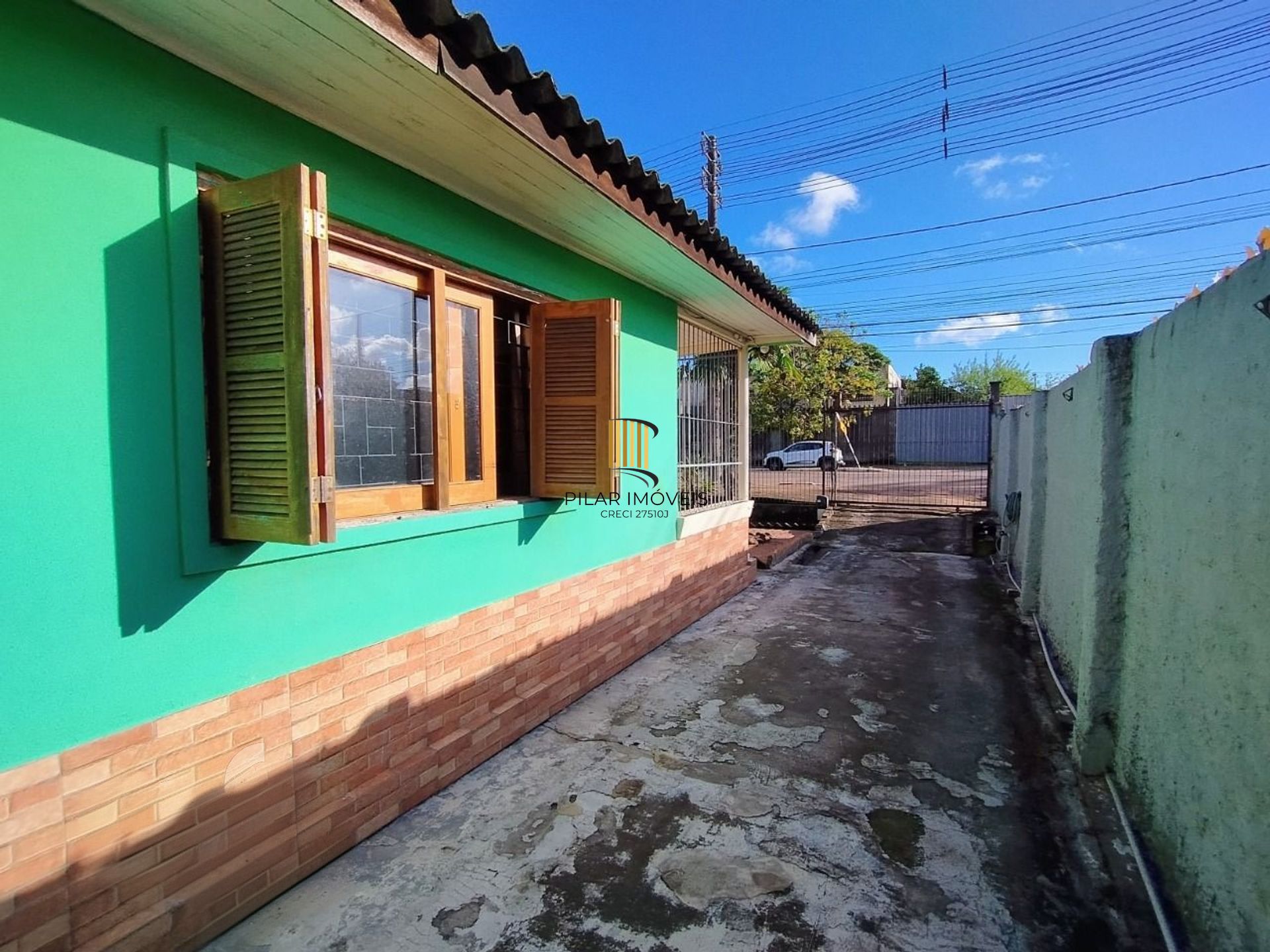 Casa de 3 dormitórios e 4 vagas de garagem em Canoas.
