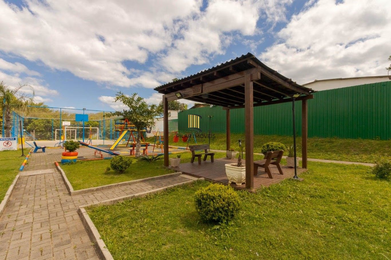 Apartamento térreo, 2 quartos, vaga e  piscina no bairro Jardim Itu