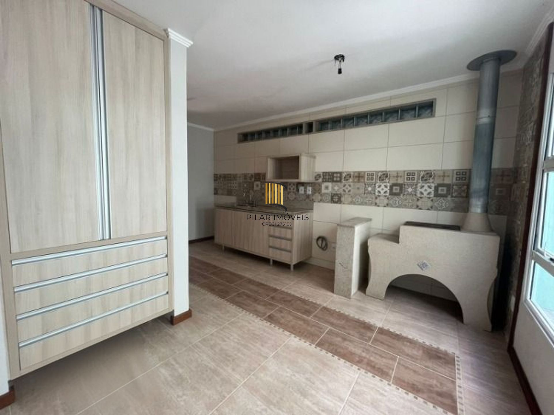 Casa de 2 dormitórios e 2 vagas de garagem em Canoas.