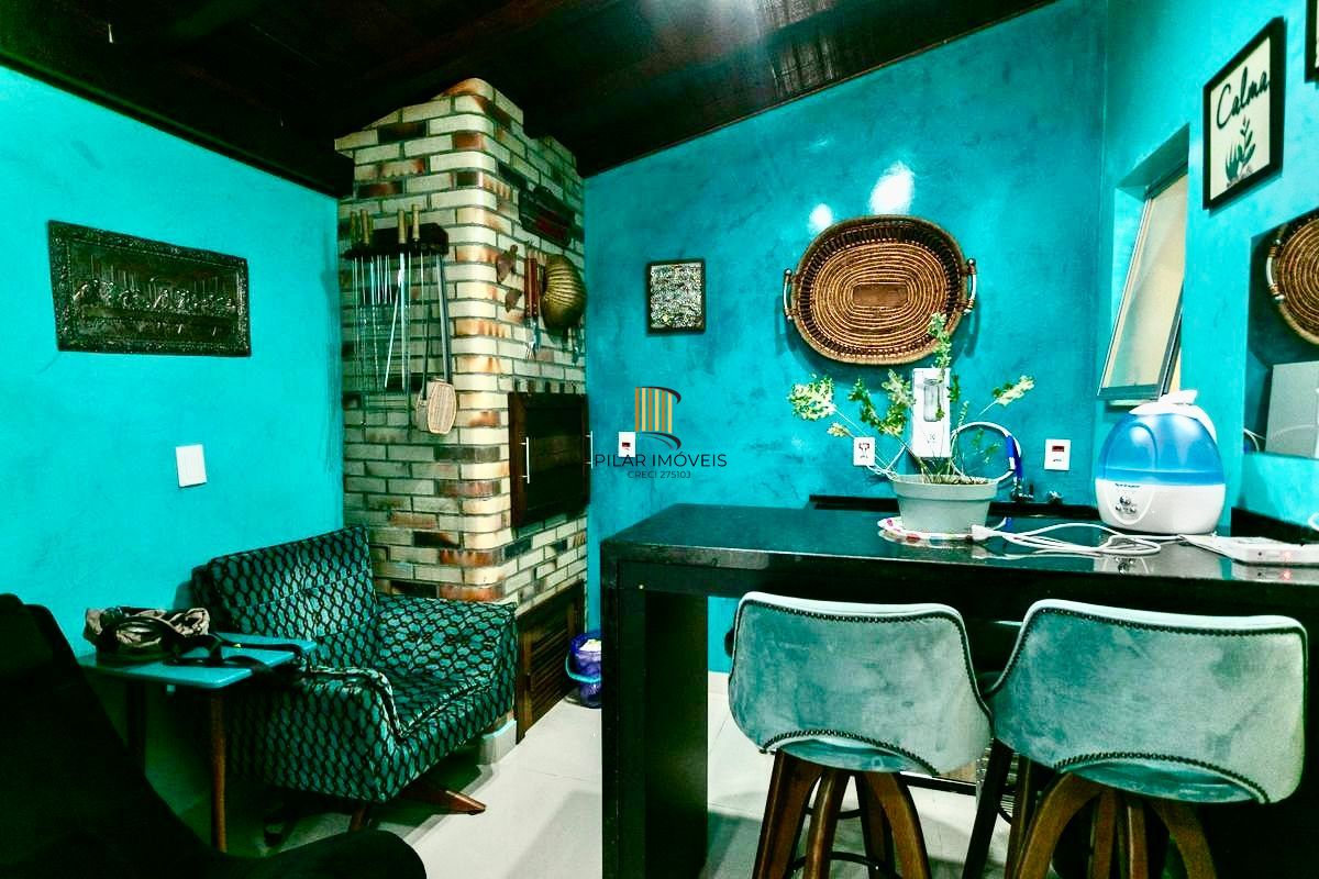 Casa 2 dormitórios 2 vagas cobertas em condomínio com Piscina Porto Alegre