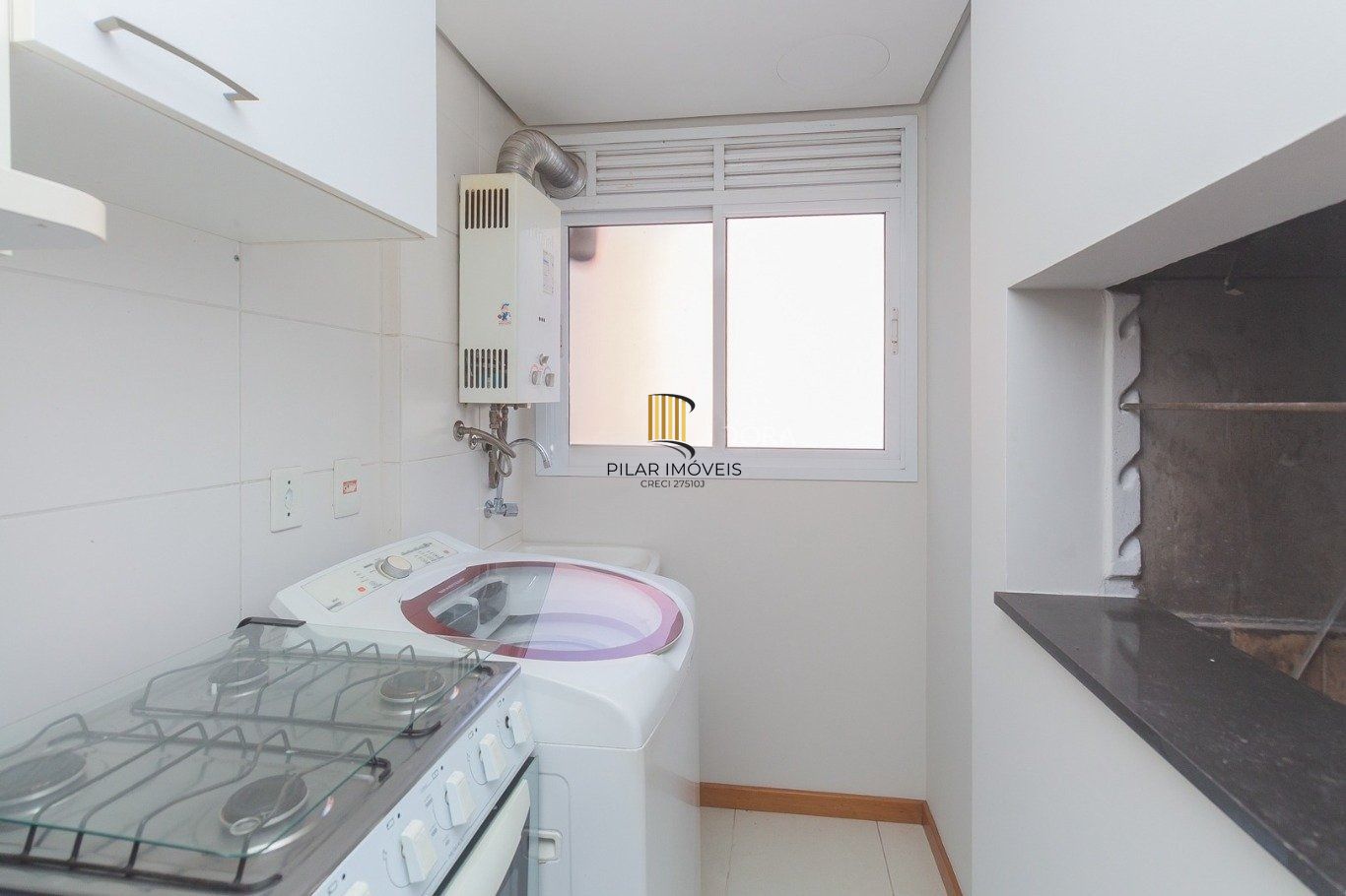 Apartamento com 1 dormitório e 1 vaga de garagem no Bairro petrópolis