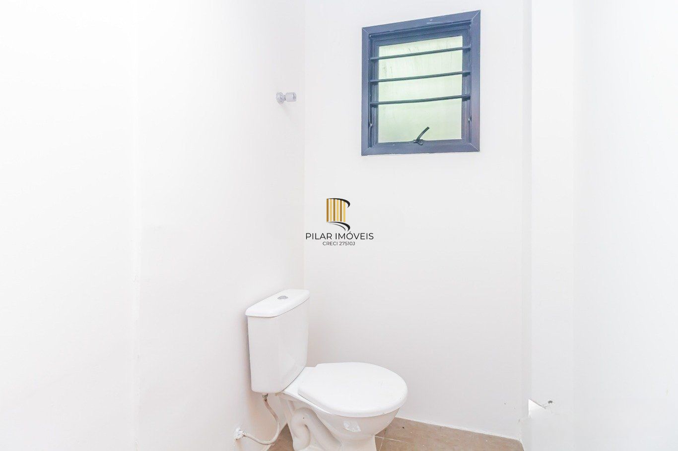 Prédio Comercial á venda com 2 salas e terraço no bairro Menino Deus