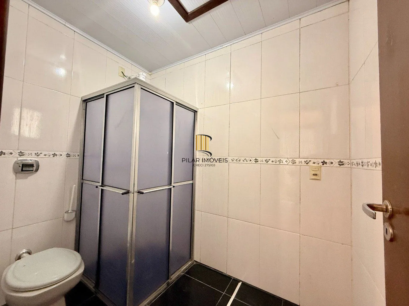 Casa de 4 dormitórios e 3 vagas de garagem em Canoas.