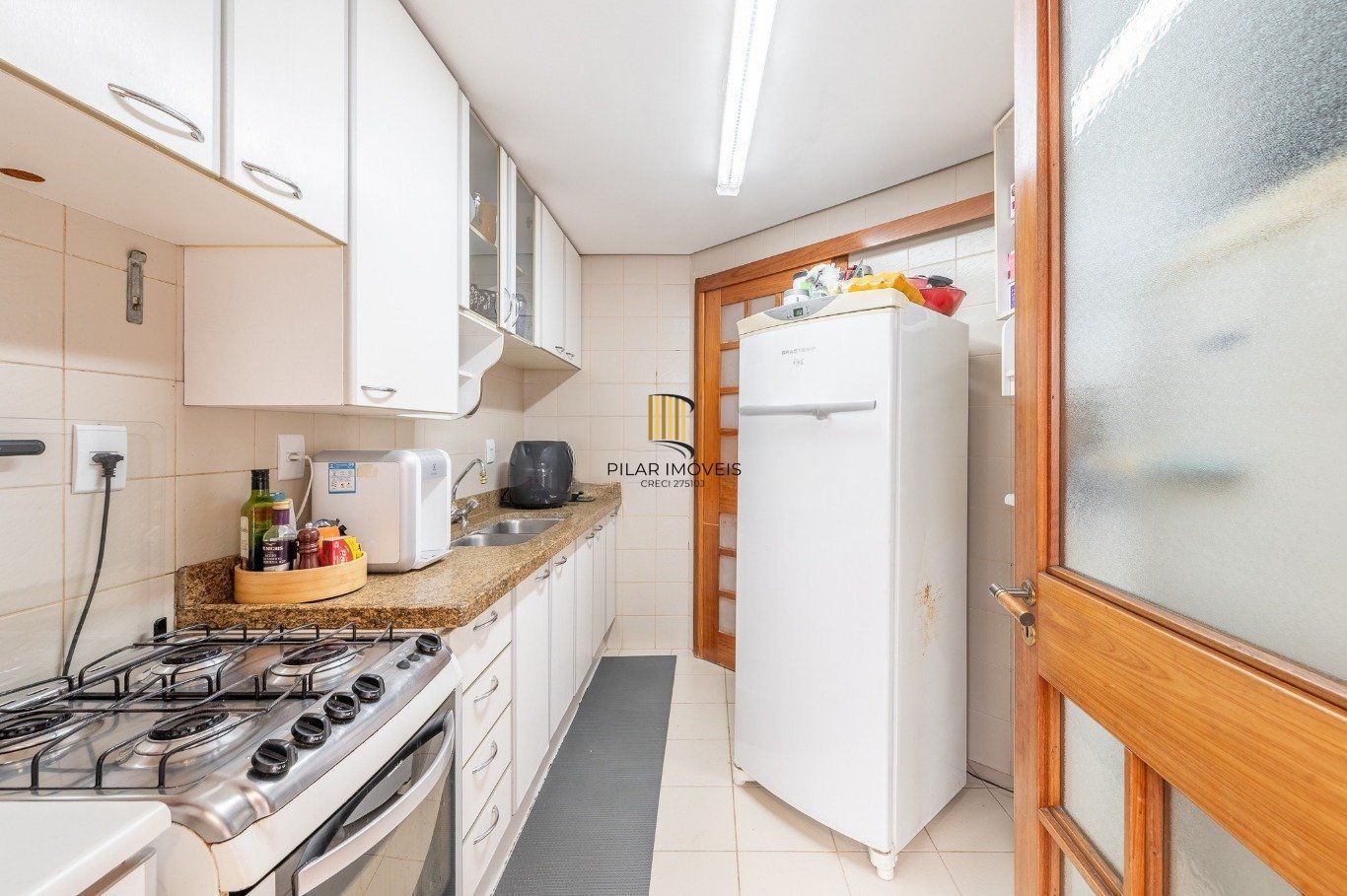 Cobertura de 3 quartos,suíte,elevador,2 vagas no bairro Mont Serrat