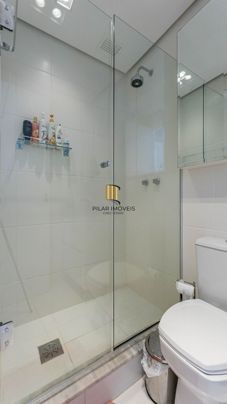 Apartamento semi mobiliado com 2 quartos de bairro Petrópolis