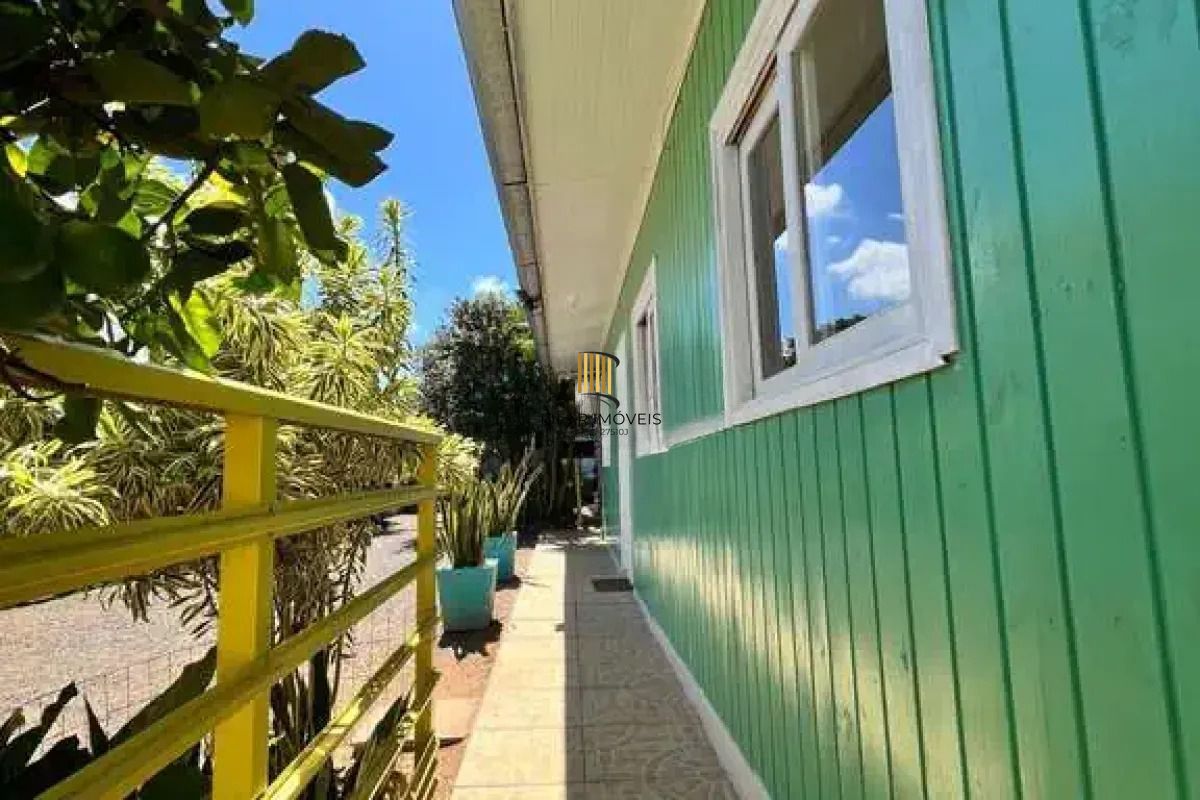 Casa com 3 quartos, vaga coberta e com muro no bairro Campos Novo