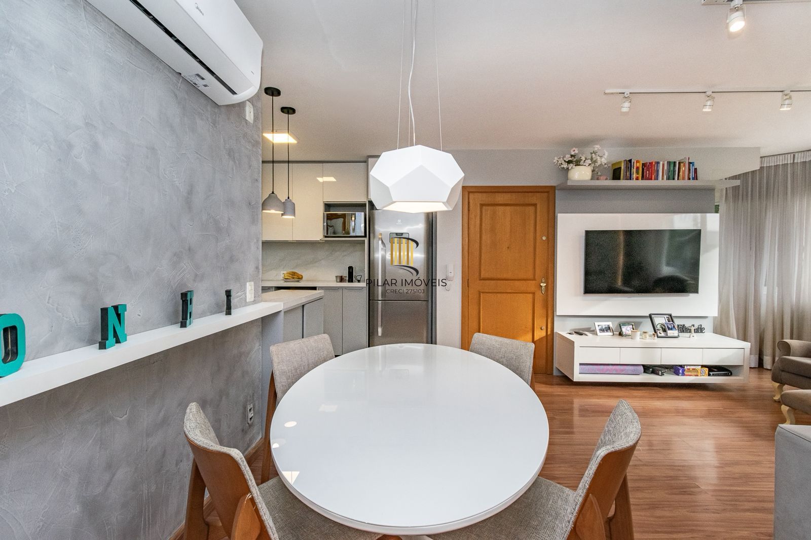 Apartamento 2 quartos, 1 suíte, 74m² e elevador no bairro Vila Ipiranga.