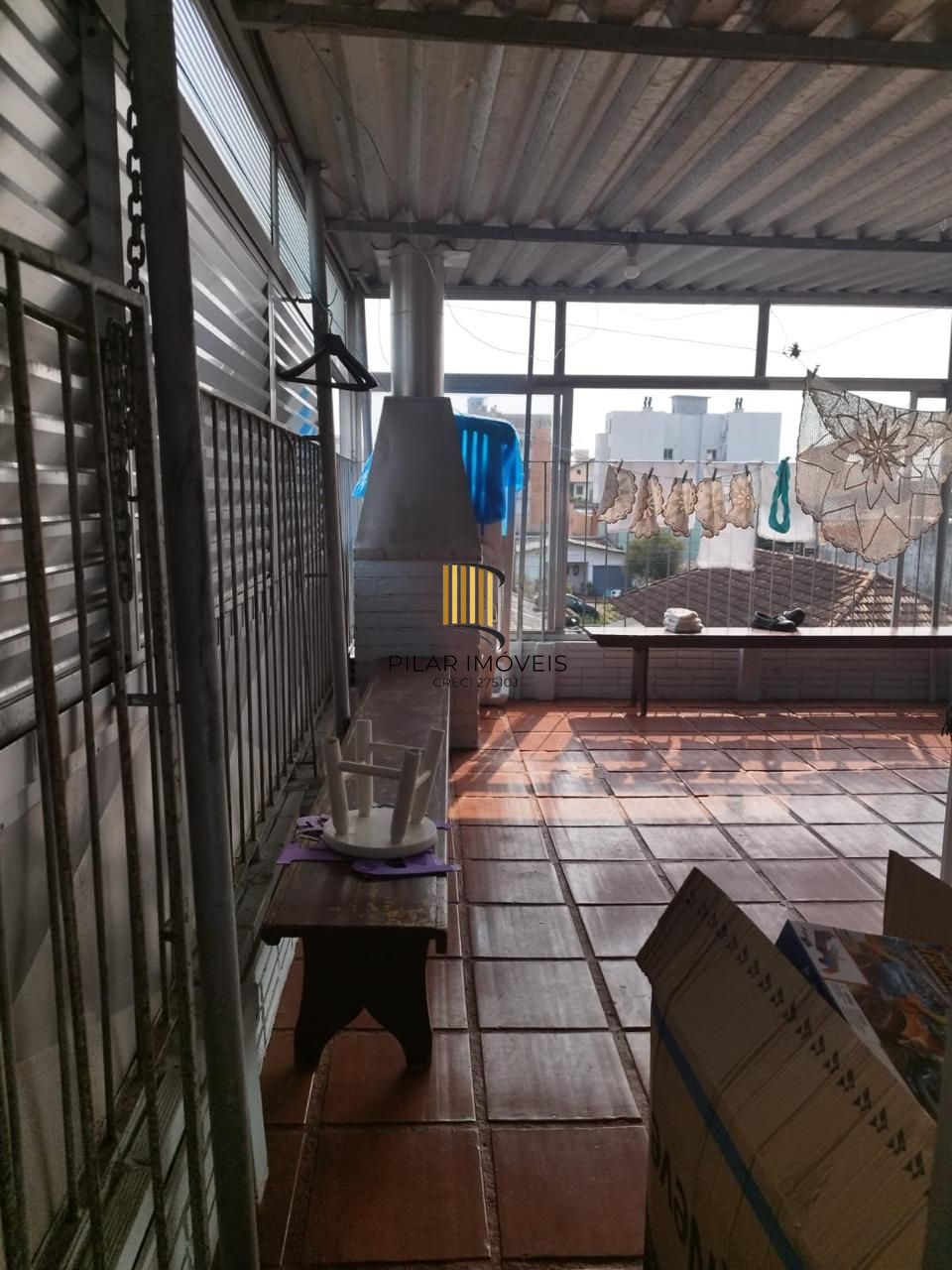 Casa geminada com 3 quartos, vaga de garagem e sacada no bairro Jardim Sabara
