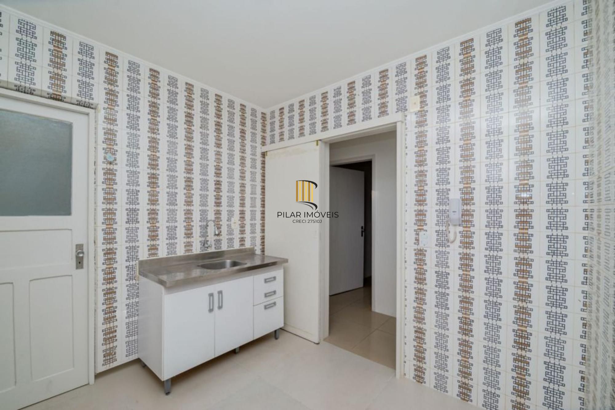 Apartamento com 2 quartos, 2 banheiros e 1 vaga no bairro Azenha.