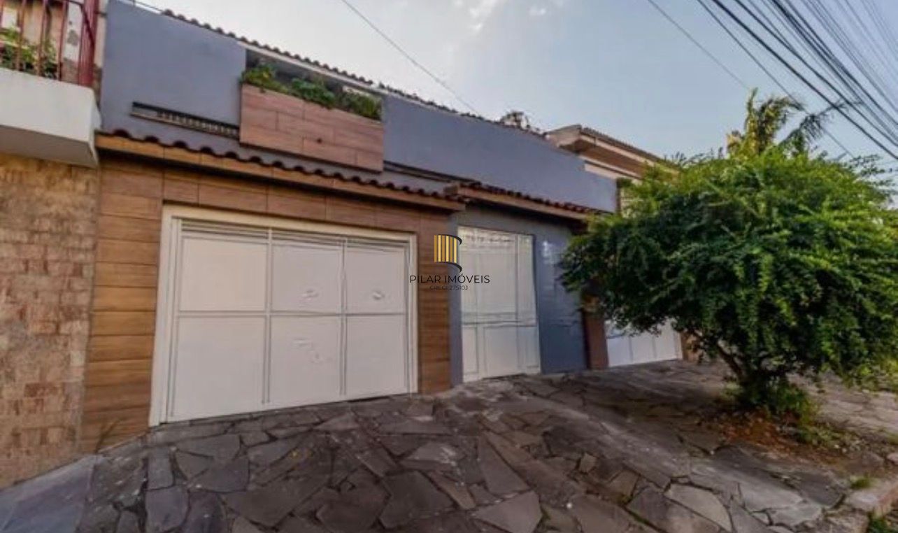 Casa com 3 Quartos e 3 banheiros à Venda, 120 m² por R$ 390.000