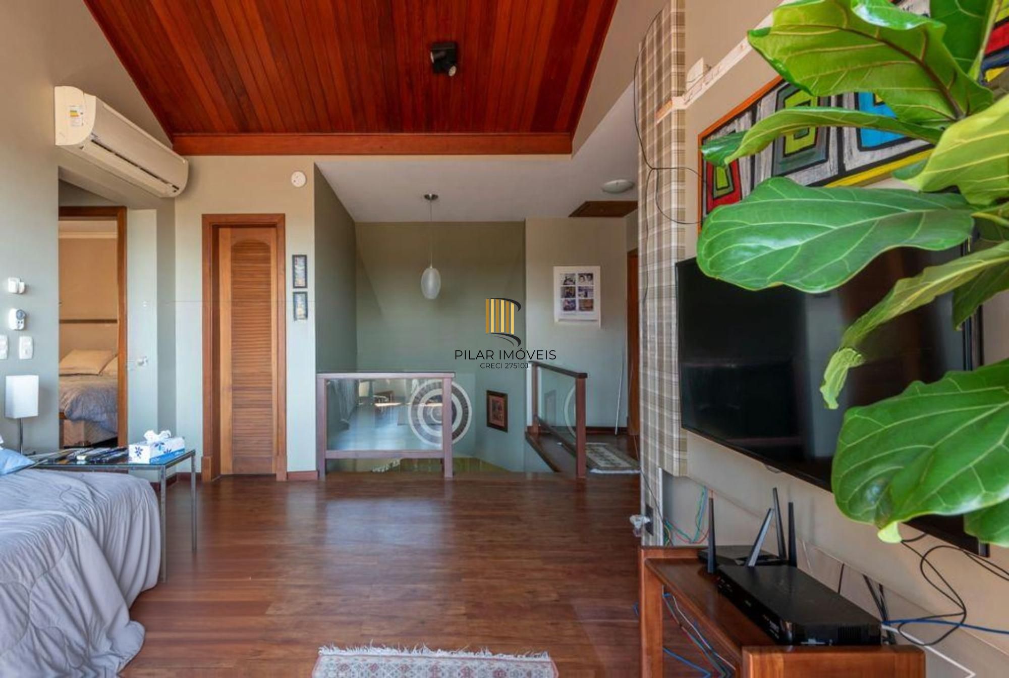 Casa com 5 dormitórios, 2 suítes, 2 vagas,360m² à venda no Jardim Itu Sabará.