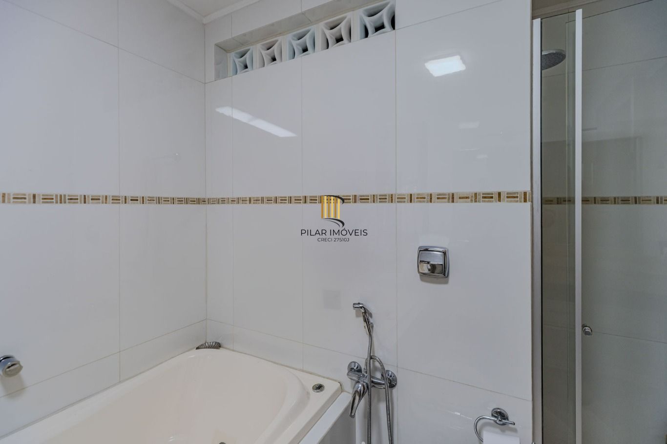 Casa com 3 quartos e 4 vagas no Bairro Vila Ipiranga