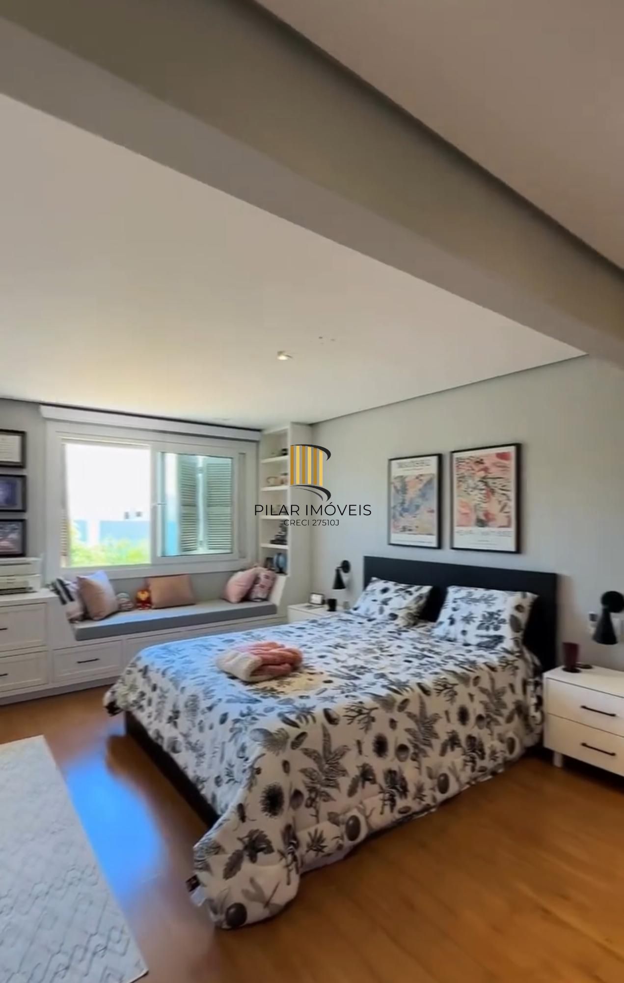 Casa em Condomínio com 3 quartos e 324m² à venda na  Rua João Caetano