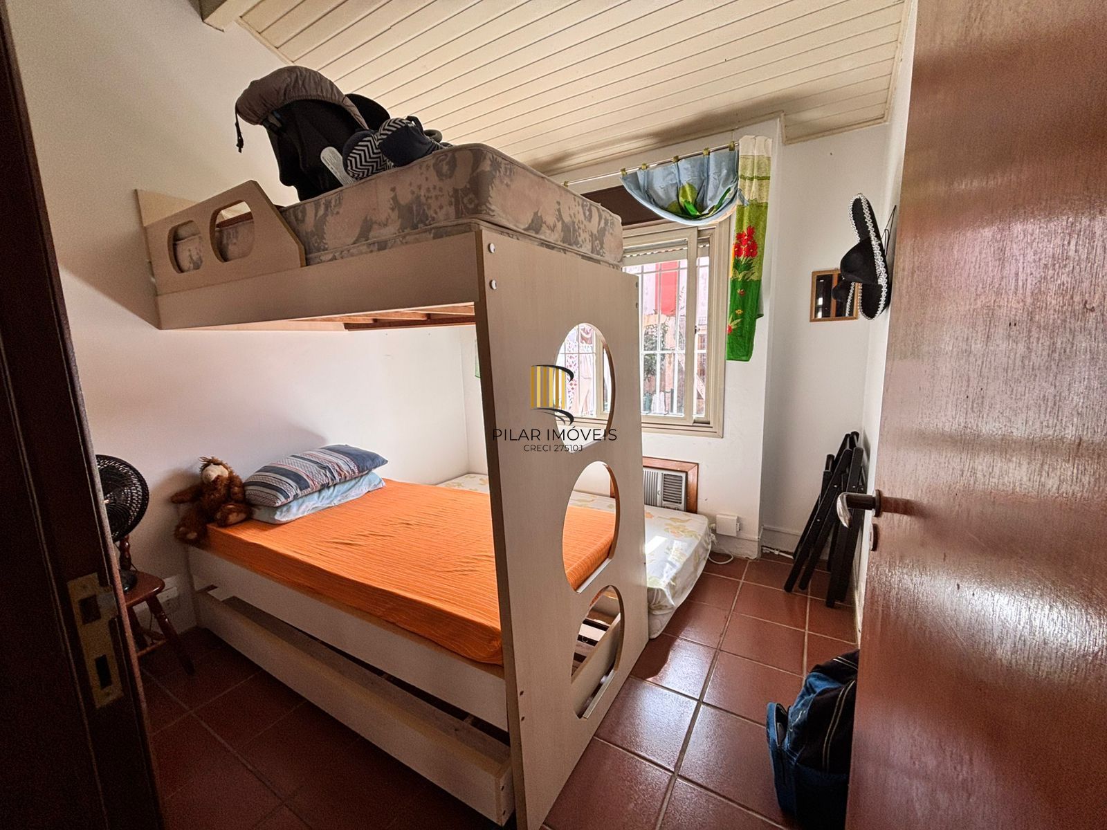 Sobrado 2 dormitórios com suite Condomínio Fechado Capão Novo