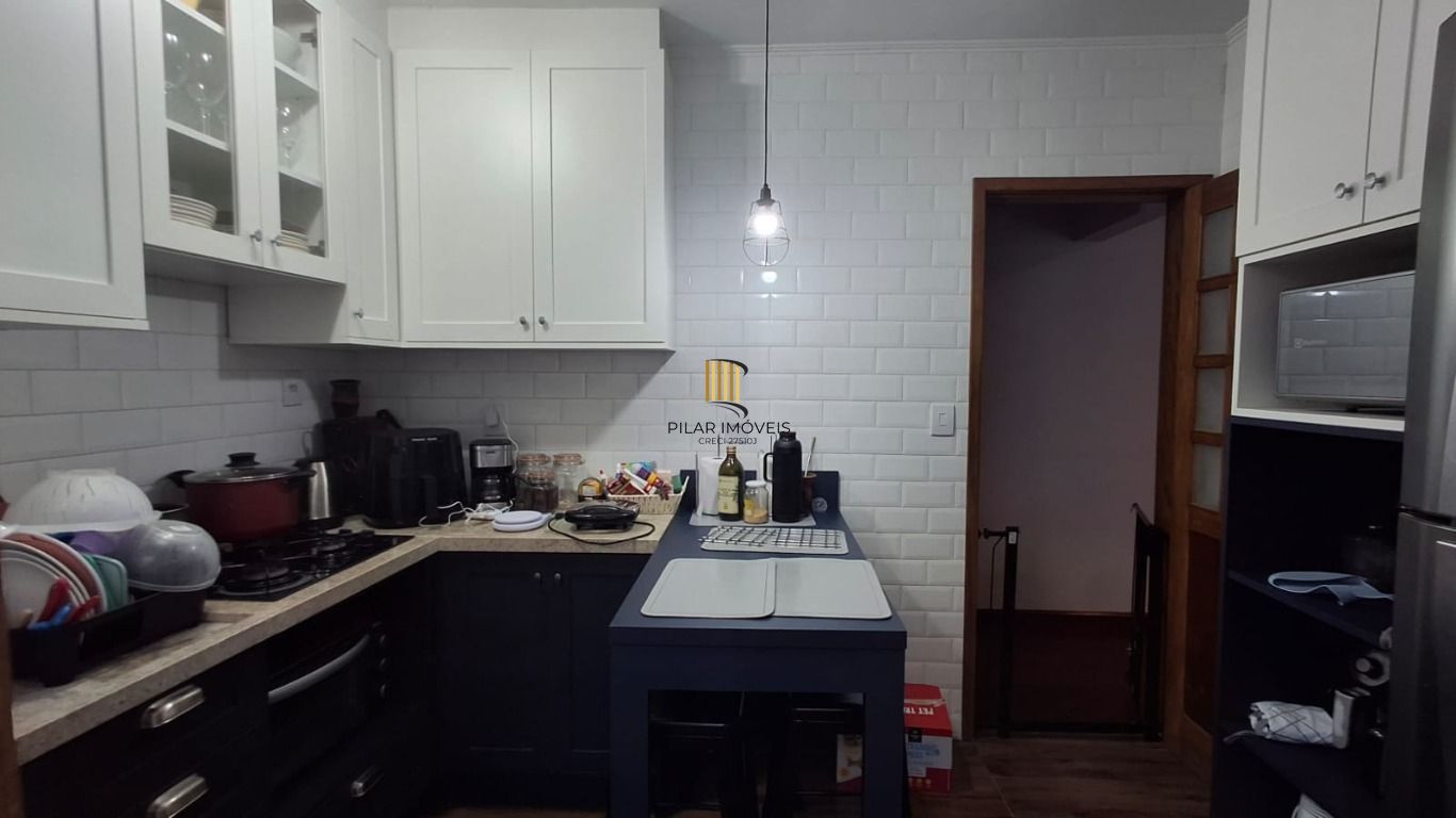 Apartamento de 2 dormitórios, sendo 1 suíte no bairro Menino Deus