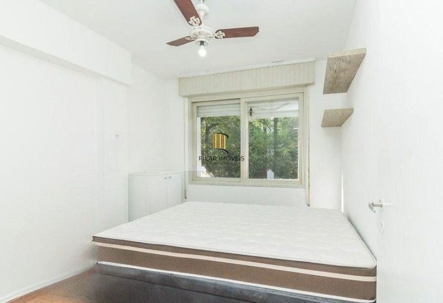 Apartamento de 2 dormitórios com sacada e 1 vaga no Petrópolis.